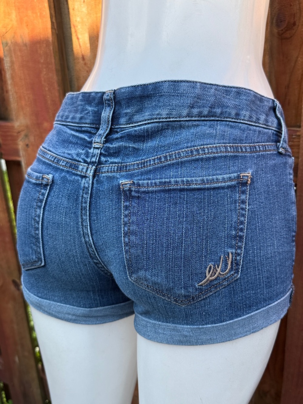 Express Jeans Cuffed Denim Shortie Shorts Mid Rise Blue Women's Size 2